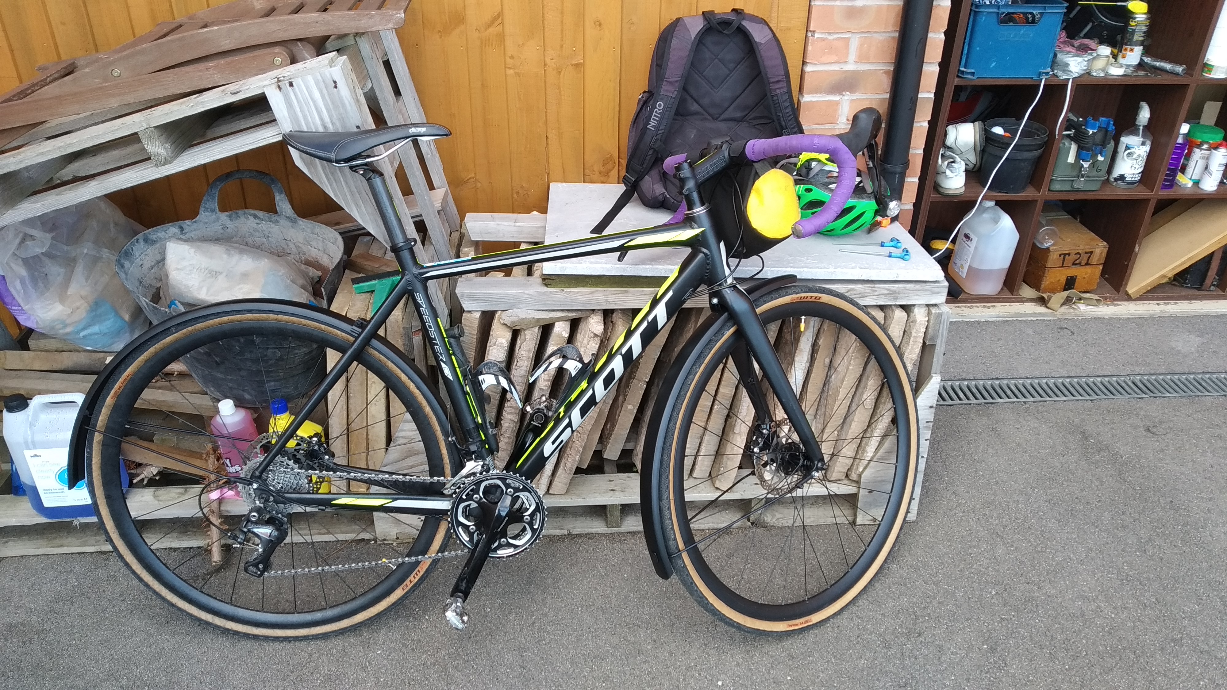 My bike now with 2 black mudguards wrapping the tyres.